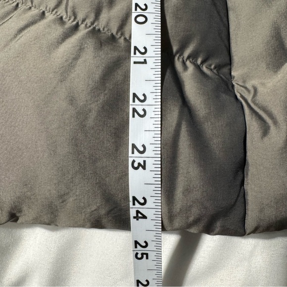 True Character 90% Goose Down 10% Goose Feather Vest Shiny Grey-Taupe Size Large - Picture 11 of 15